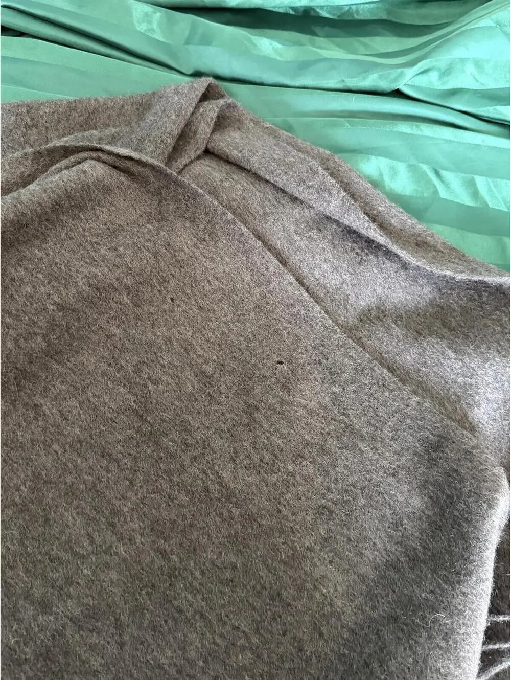 Cozy 100% Cashmere Gray Scarf with Fringe